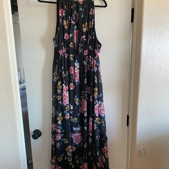 Torrid Maxi Dress, size 0X - Picture 4 of 5
